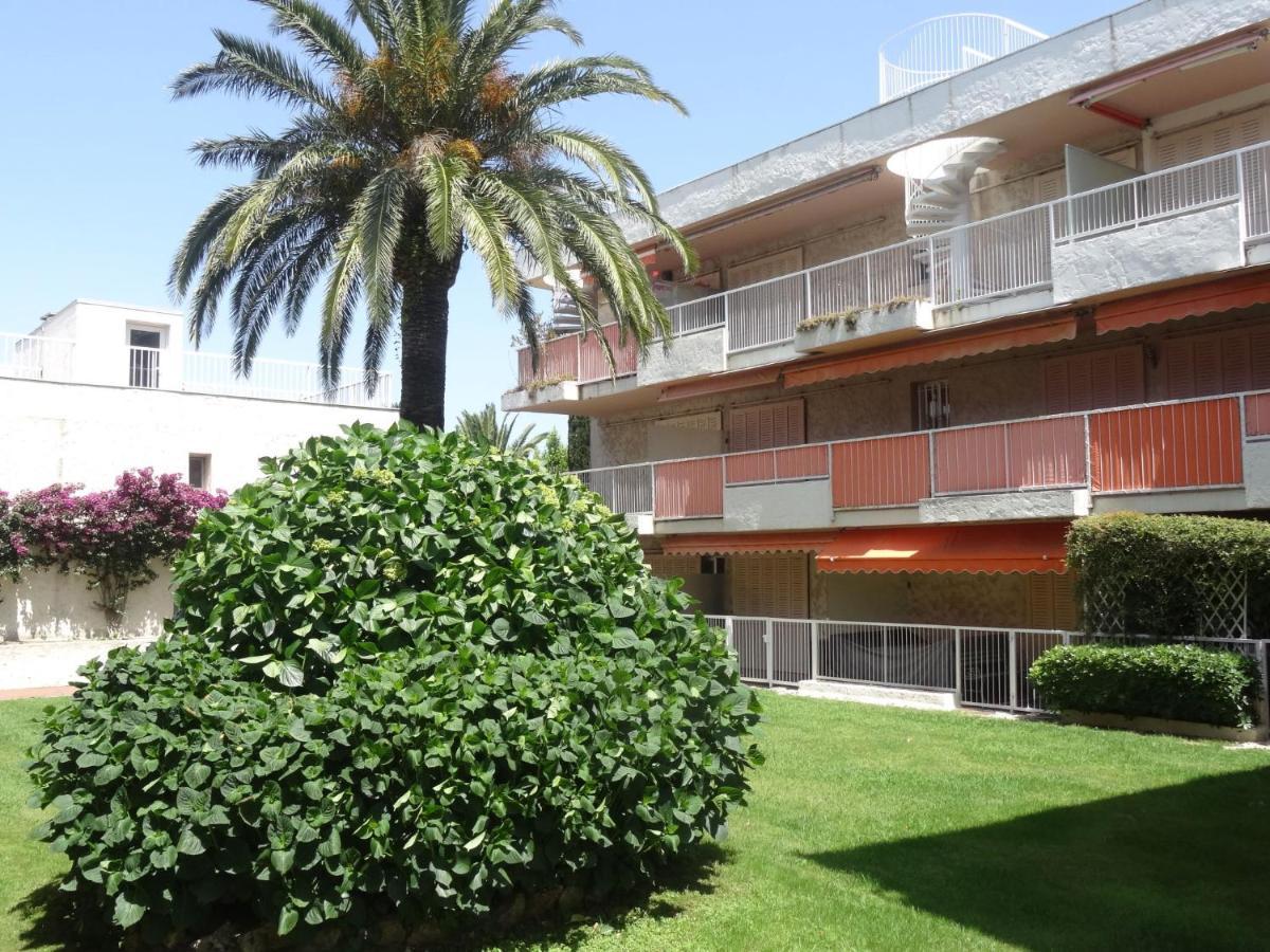 Apartment Les Patios-7 By Interhome Saint Tropez Bagian luar foto