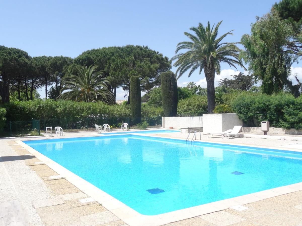 Apartment Les Patios-7 By Interhome Saint Tropez Bagian luar foto
