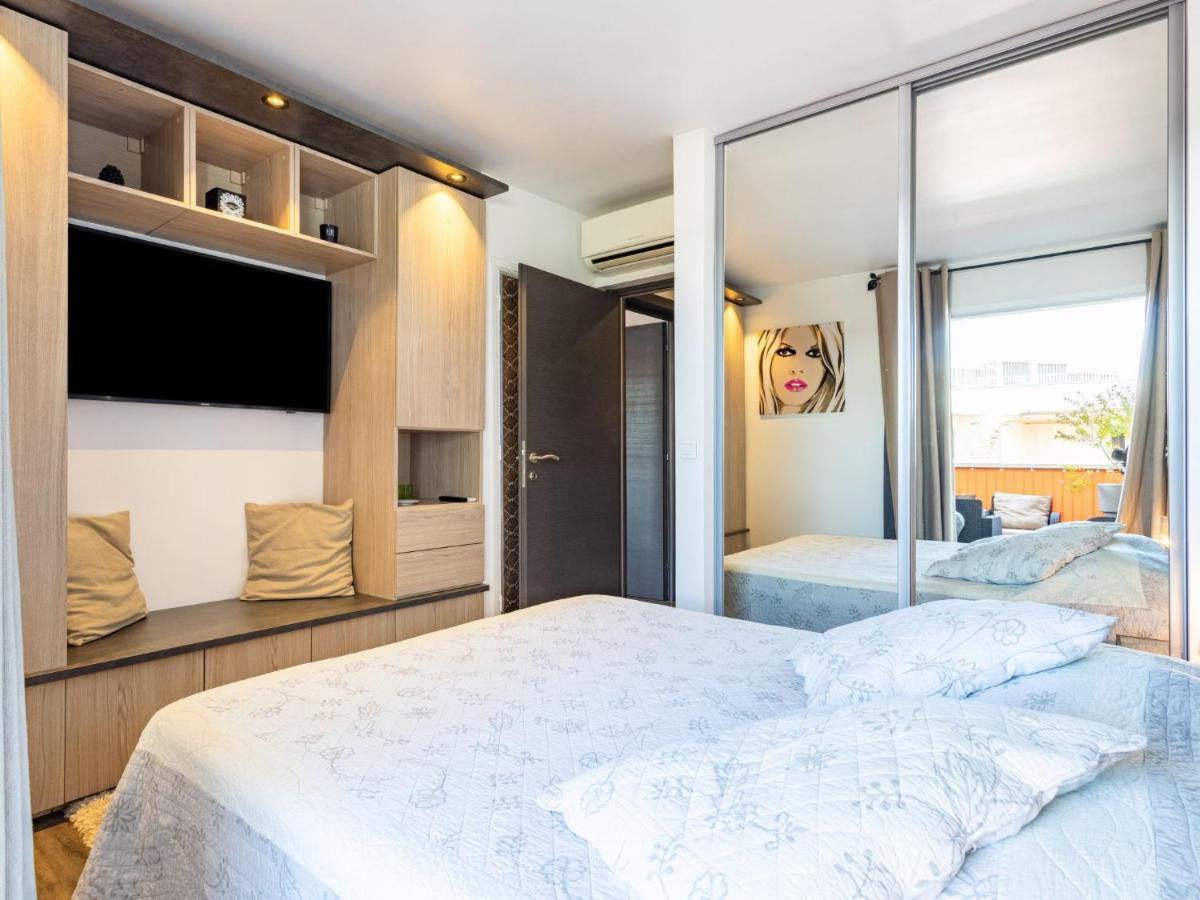 Apartment Les Patios-7 By Interhome Saint Tropez Bagian luar foto